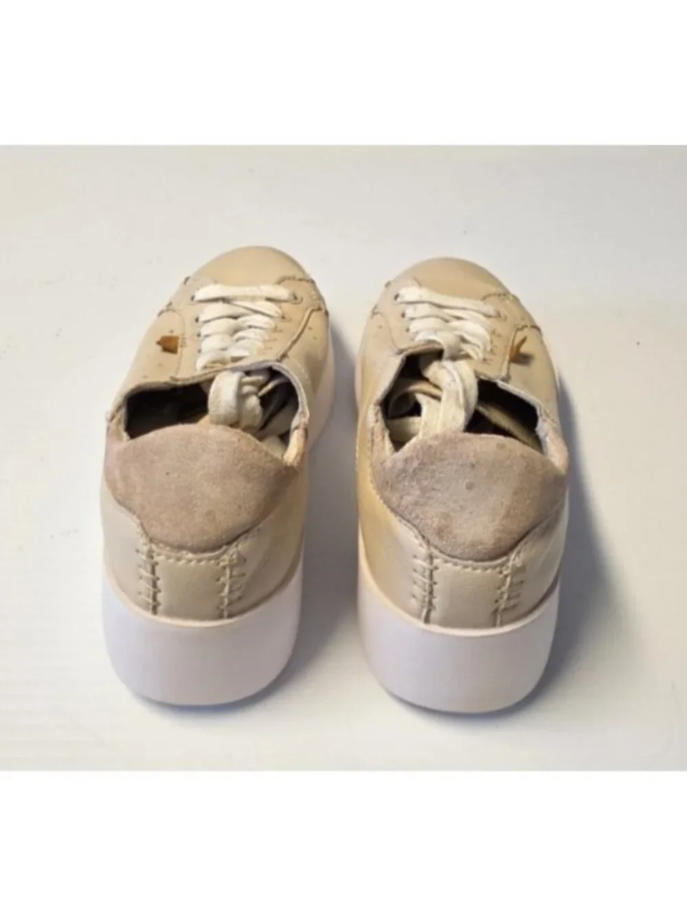 Outwoods Shauna-1 White Lace Up Sneakers Women's Size 8 Musse & Cloud